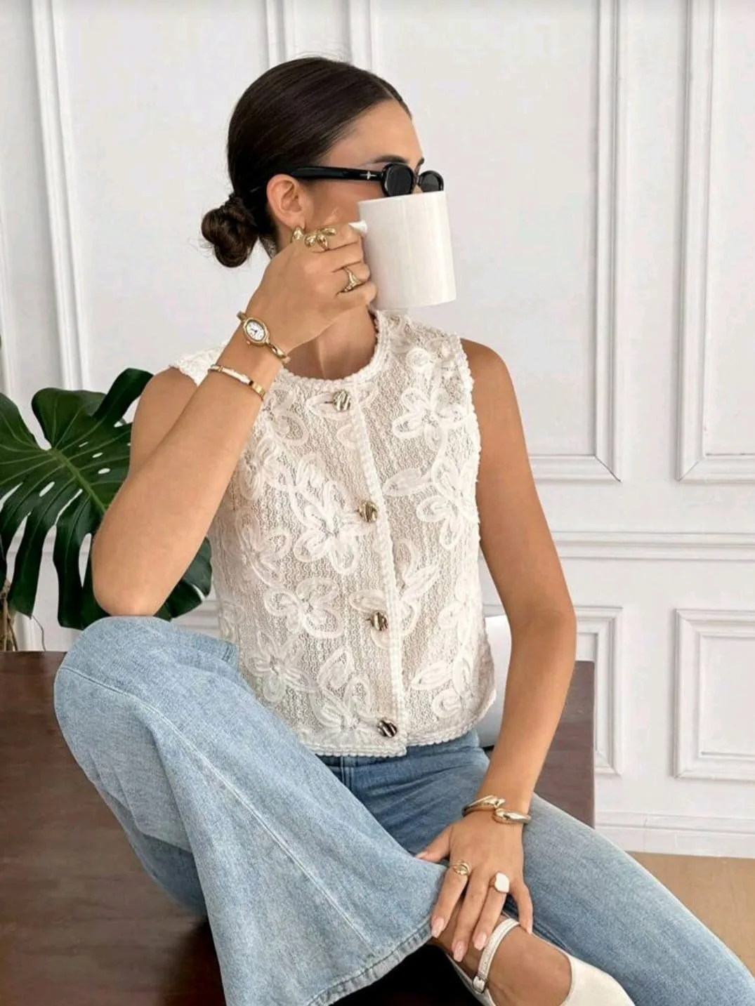 Blusa "Giselle" – Encaje Premium & Botones Gold en dorado