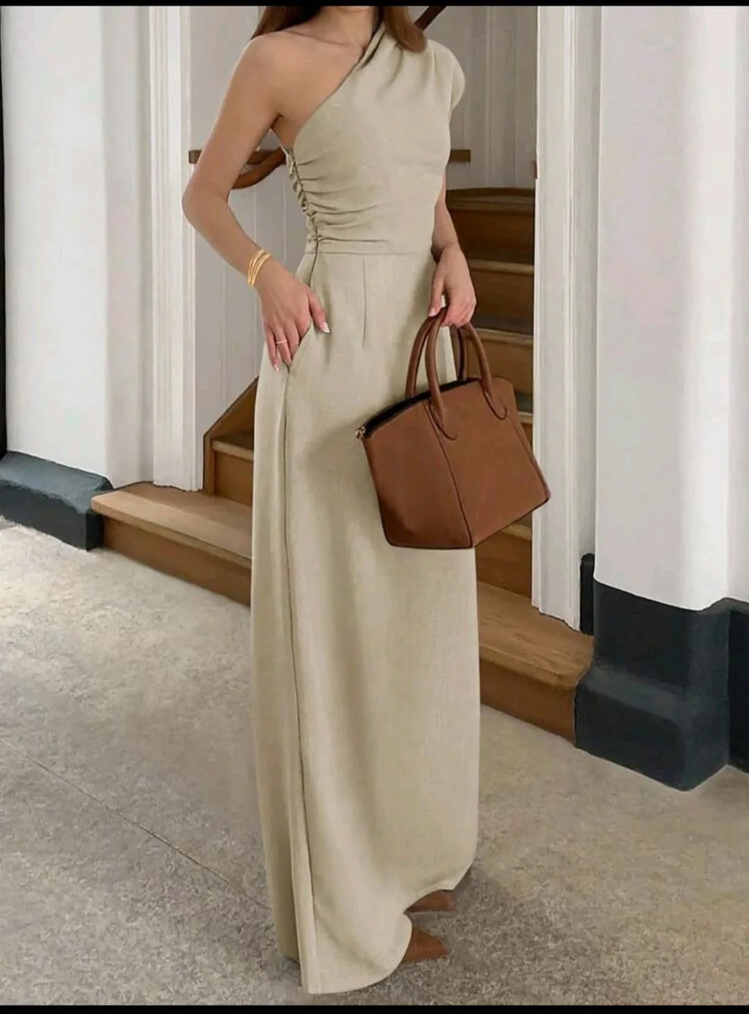 Jumpsuit Asimétrico "Beige Elegance" – Sofisticación en una pieza en beige